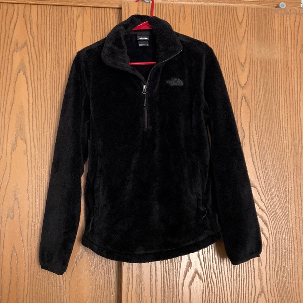 EUC women’s The North Face quarter zip-up fleece pullover.